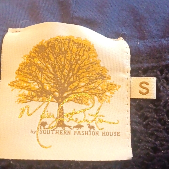 MISSY ROBERTSON BY SOUTHERN FASHION HOUSE CROCHETED NAVY BLUE PONCHO PATCHES EUC - Picture 6 of 6